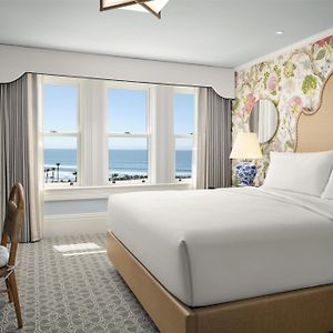 Camera con letto queen size con vista sull'oceano